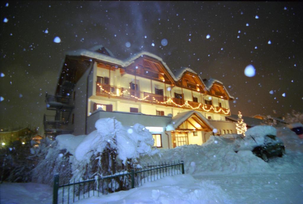Hotel Canada Andalo Eksteriør bilde
